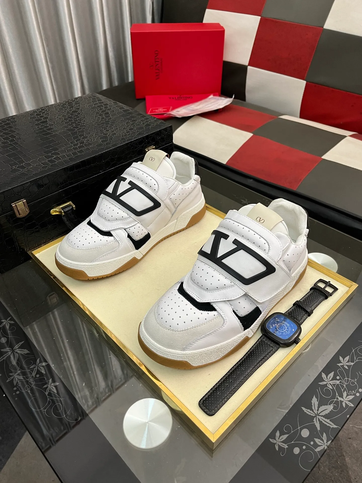 Men's shoes 💰540⌚️⌚️ VALENTINO Valentino's 2025 SS spring and summer new hot casual sports shoes, imported elastic cloth upper ➕The heel is Warren's exclusive rivet shape. The whole is very representative, the combination outsole is really easy to wear and very comfortable on the foot~, classic, comfortable and versatile! Size: 38-443️⃣Colors available